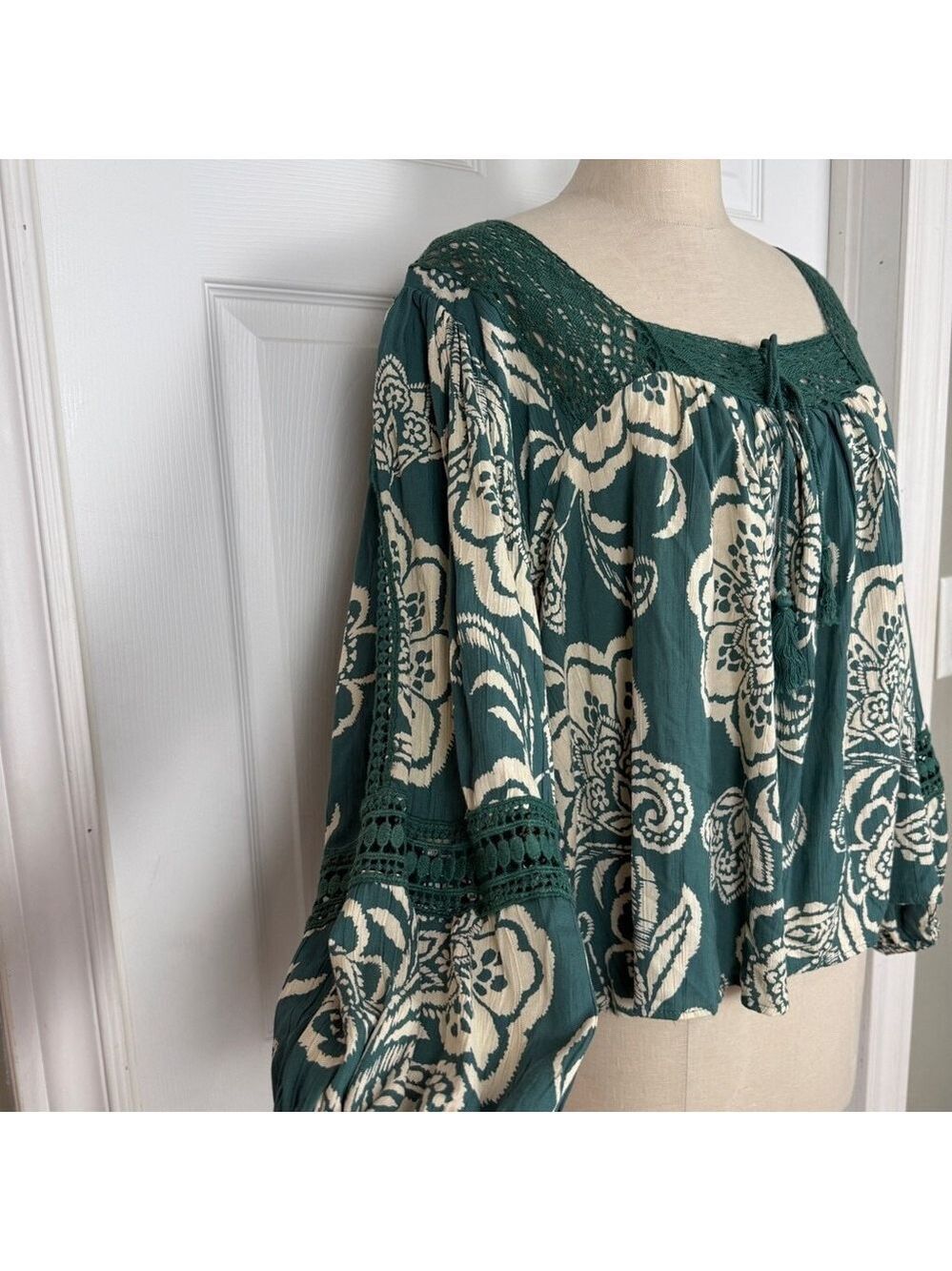 Angie Womens Boho Crochet Trim Long Balloon Sleeve Blouse Green Floral Small - Picture 5 of 11
